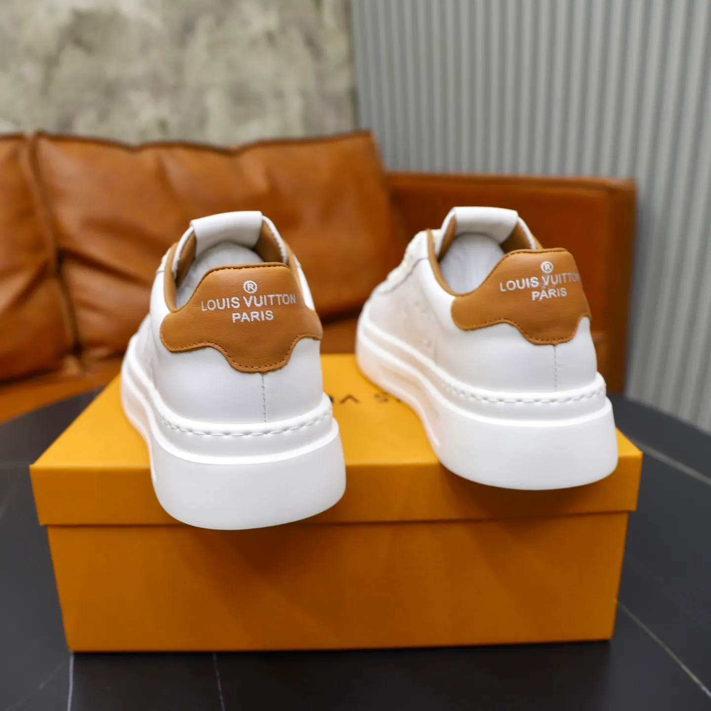 Ex-factory price: 460💰🙅‍♂️🙅‍♂️🙅‍♂️ Brand: LV Louis Vuitton Standard code: 38-44 (45 customized) Grade: Same as the official website Material: Original cowhide fabric Comfortable cowhide lining Increased lightness, wear-resistant and soft outsole Style category: Men's fashionable casual shoes Running sneakers Distinguished luxury brand elements Top luxury Color: actual picture color